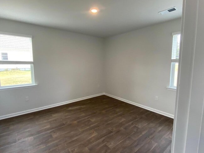 Building Photo - 1088 Refuge Wy