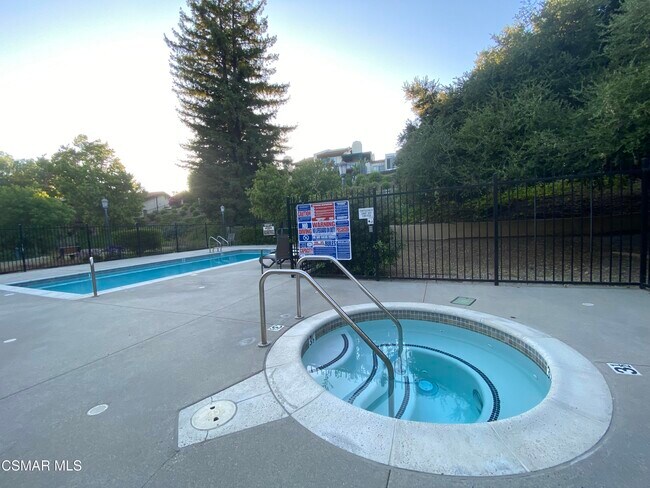 Building Photo - 730 Tennis Club Ln