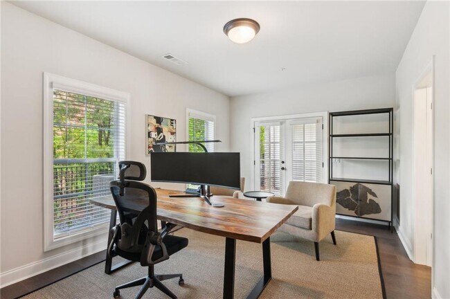 Building Photo - 427 Burton Dr