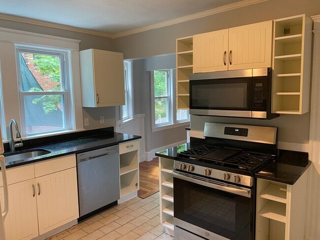 Building Photo - 70 Auburndale Ave