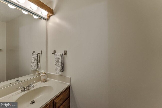 Building Photo - 619 Coral Reef Dr