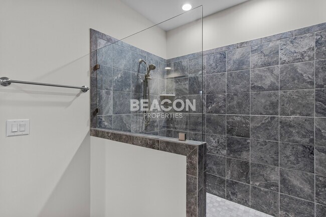 Building Photo - 661 Jenoa Dr