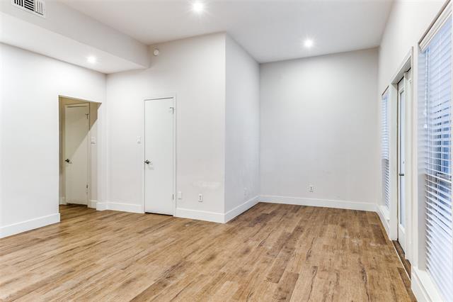 Building Photo - 10403 High Hollows Dr