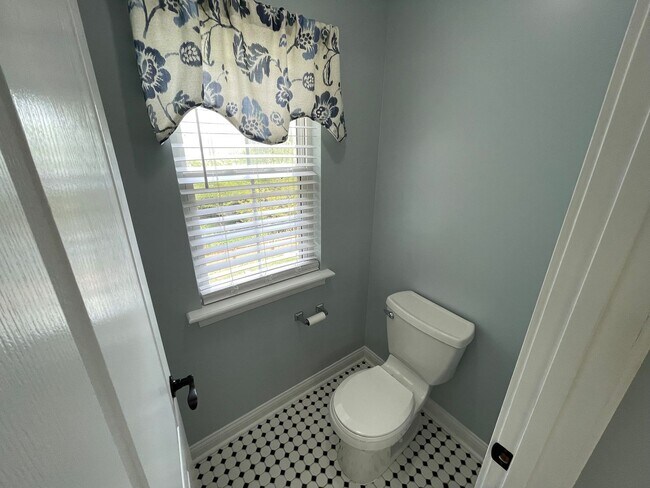 Building Photo - Remarkable East Jefferson Home For Rent