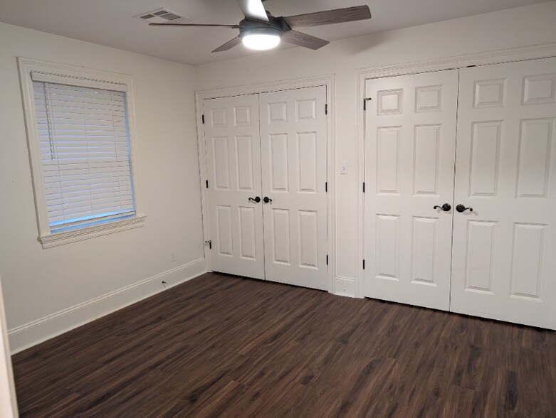 Building Photo - 214-216 Phosphor Ave