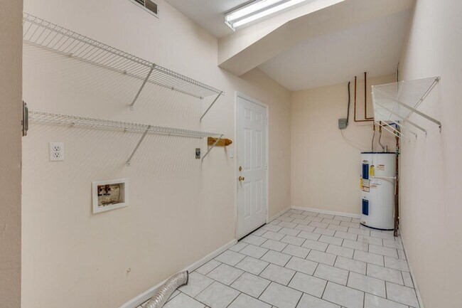 Building Photo - 3910 Renaissance Sq