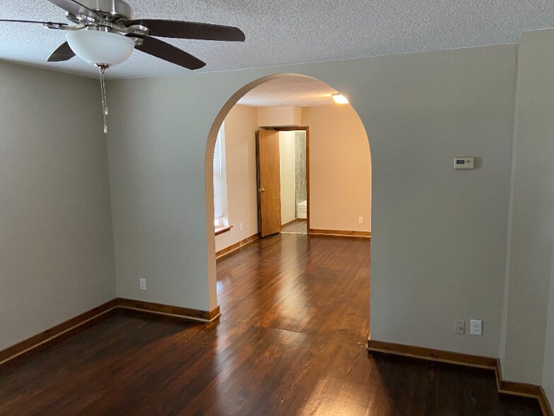 Building Photo - 103 S 4th St