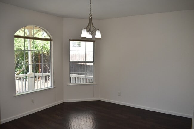 Building Photo - 1785 E Turnberry Ave