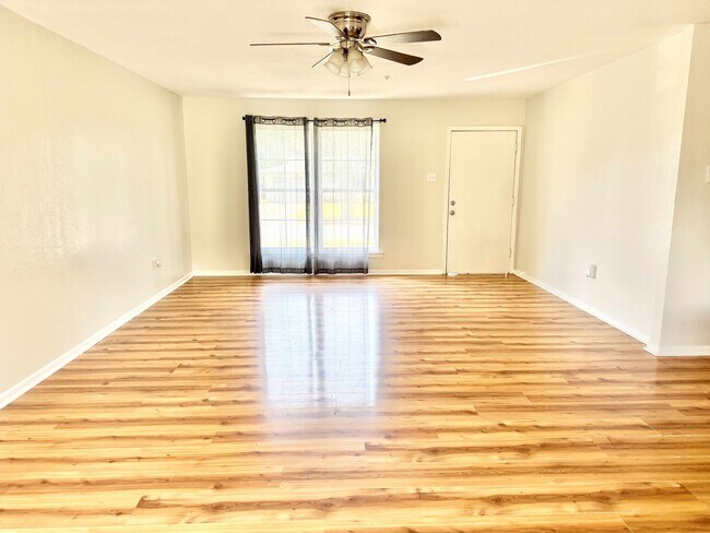Building Photo - 6937 N Rothmer Dr