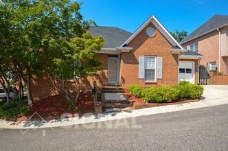 Building Photo - 2825 7 Oaks Cir