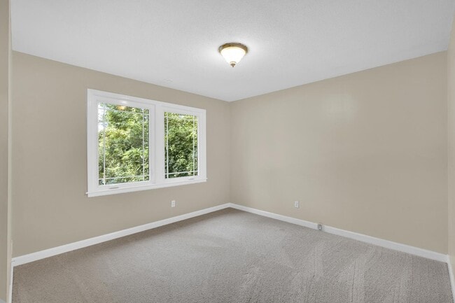 Building Photo - 3533 Greenleaf Rd