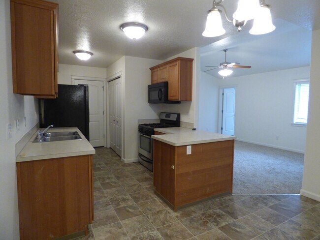 Building Photo - 3536-3538 Fisher Ct NE Salem, OR 97305