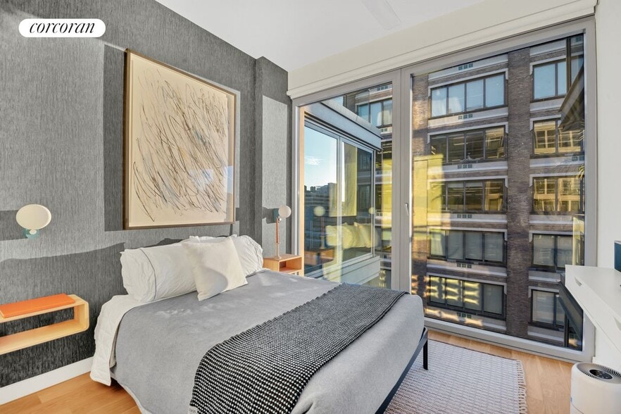 Building Photo - 547 W 47th St