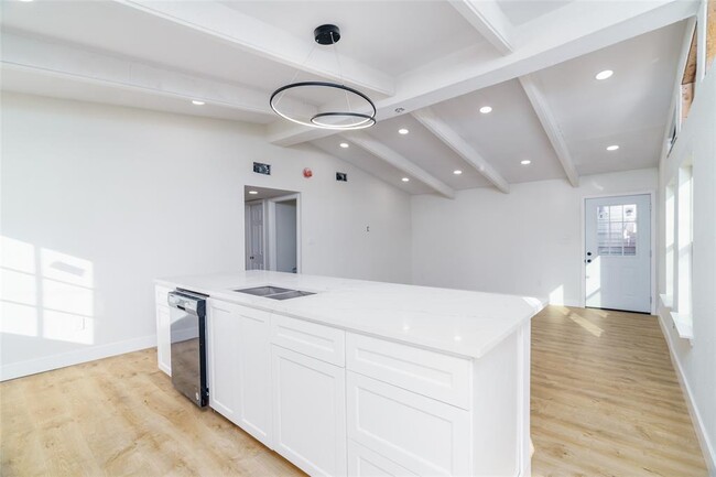 Building Photo - 4102 Sherwood Ln