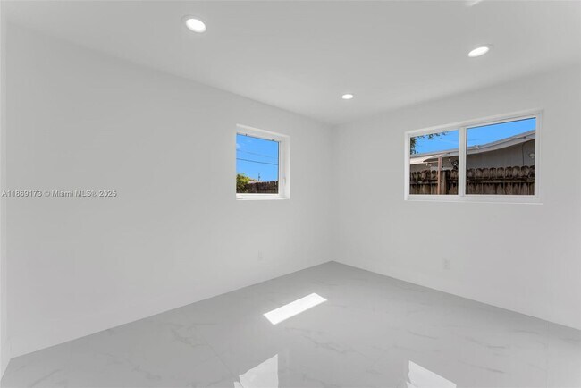 Building Photo - 1390 SW 50th Ave