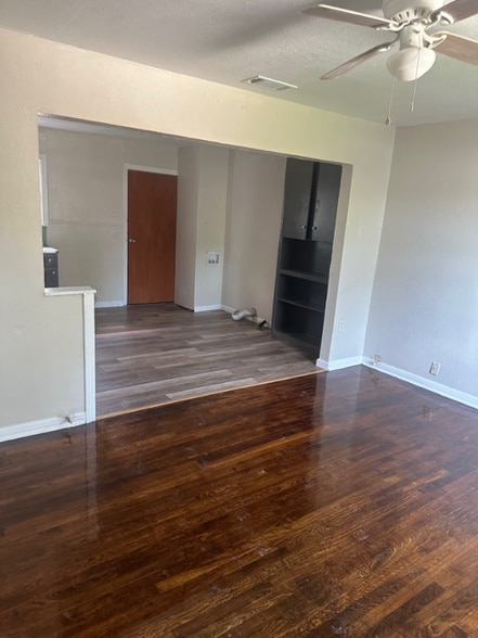 Building Photo - 3821 Homan Ave