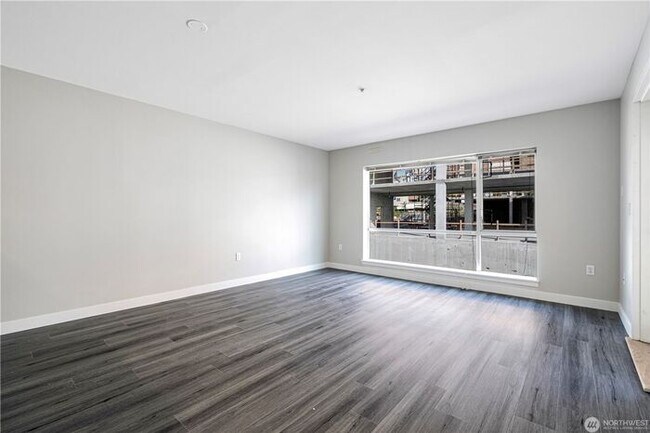 Building Photo - Top-Floor Condo with Office/Den + Private Balcony in the Heart of Seattle