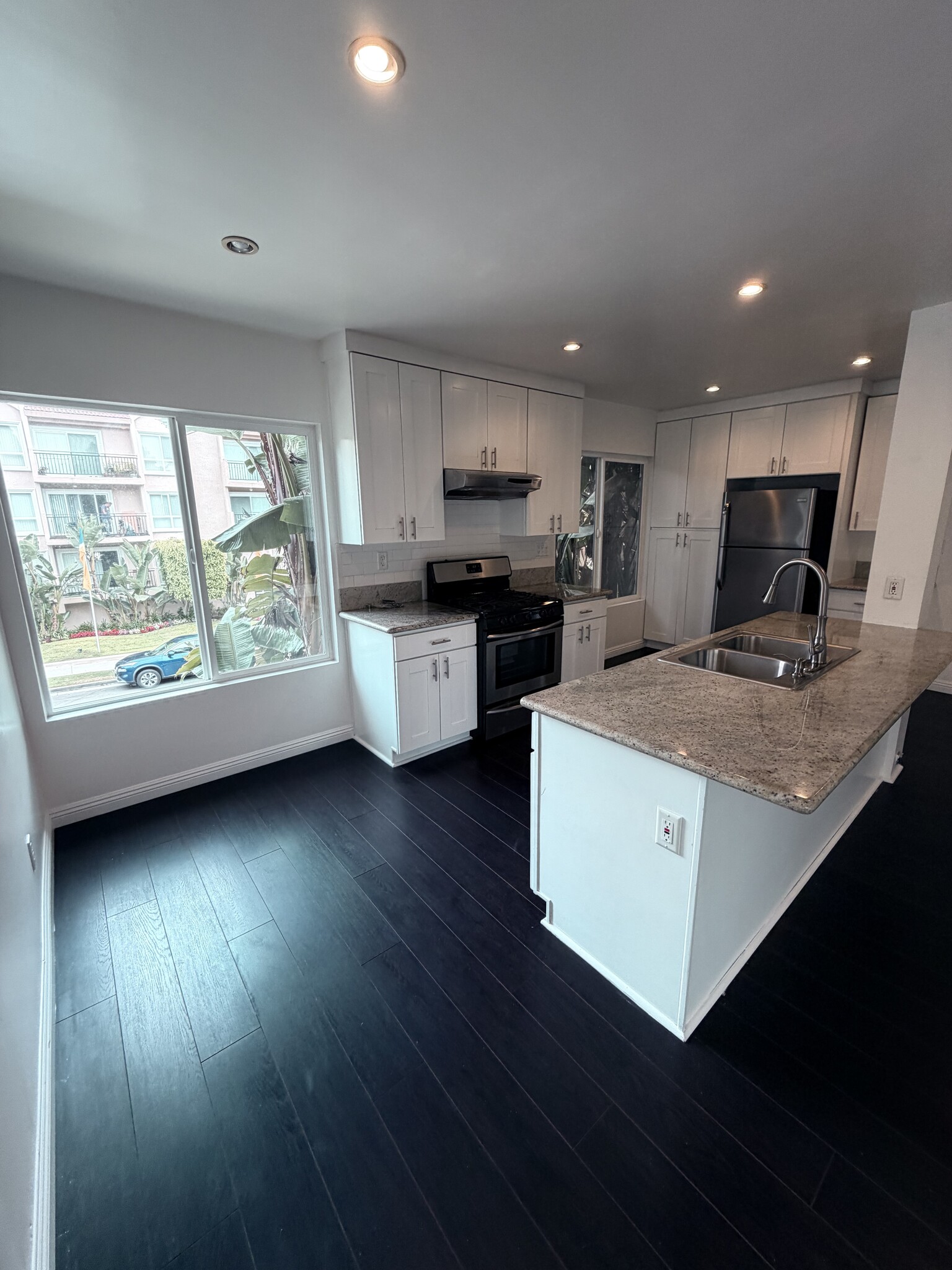 Building Photo - 123 S St Andrews Pl