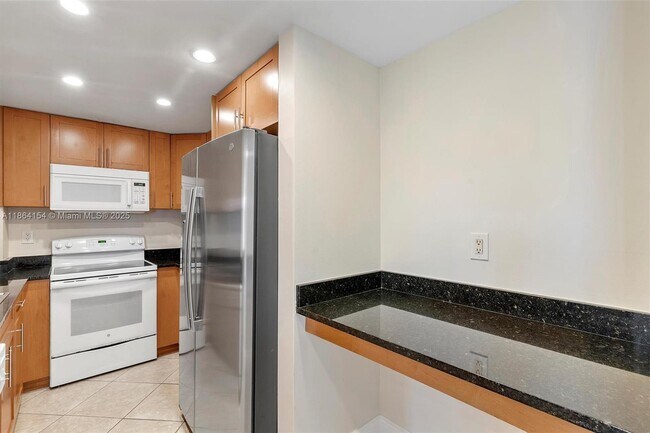 Building Photo - 10350 W Bay Harbor Dr