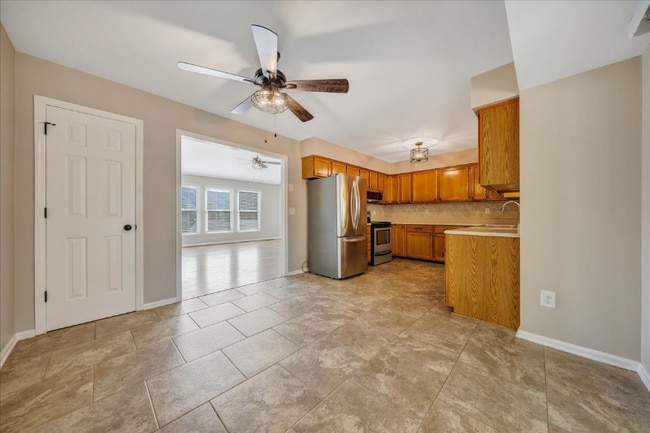 Building Photo - 5184 Orchard Hill Dr