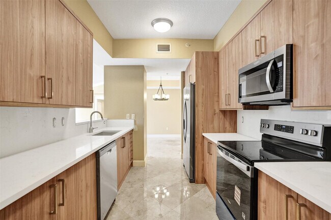 Building Photo - 101 S Ocean Dr