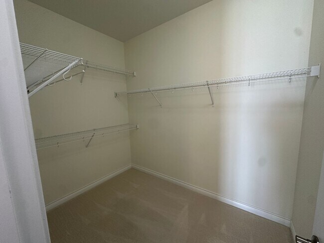 Building Photo - 6045 Griffin Dr