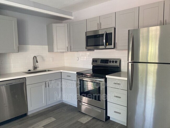 Building Photo - 257 E Oakland St