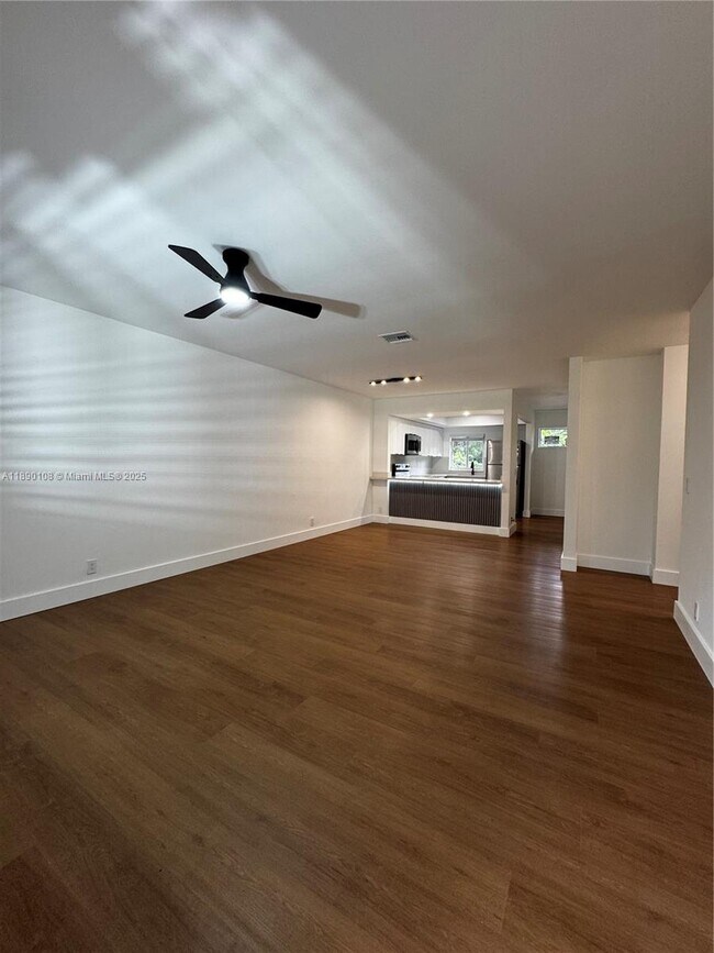 Building Photo - 1460 SW 24th Ct
