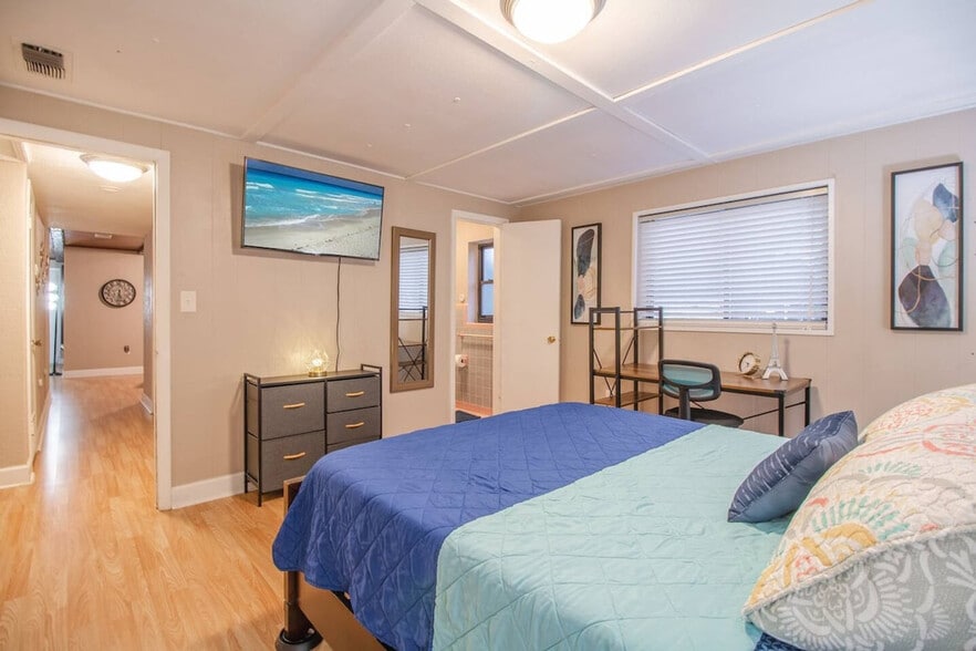 Building Photo - 1330 Catalpa Ln