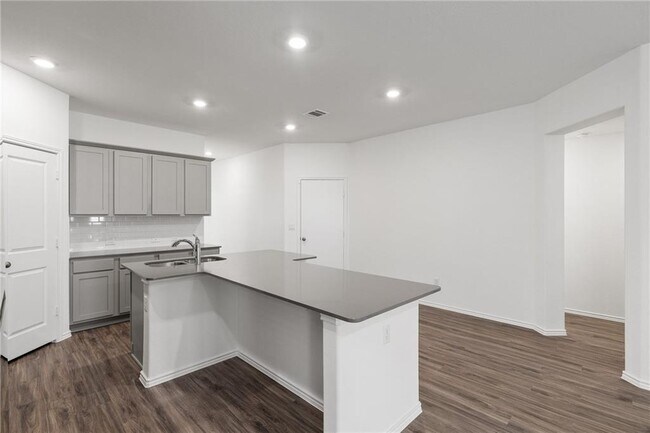 Building Photo - 245 Salt Springs Rd
