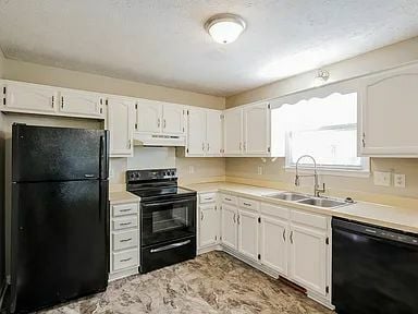 Primary Photo - 823 Hadley Rd