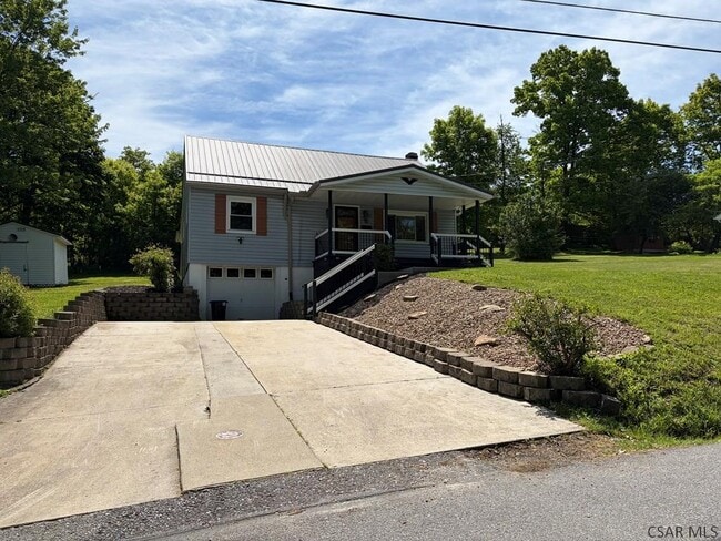 Building Photo - 226 Suie St