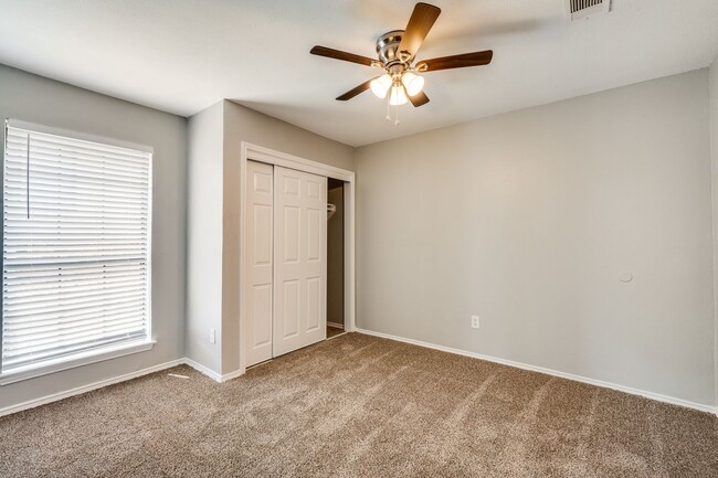 Building Photo - 115 Peachtree Ct