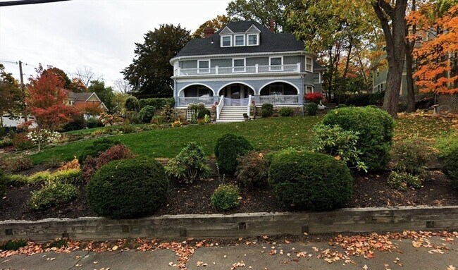 Building Photo - 217 Bellevue St