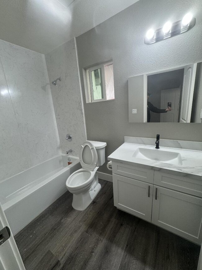 Building Photo - 517 Madera Ave