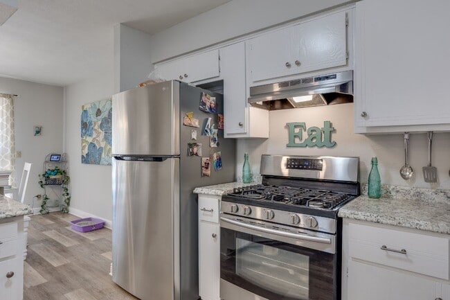 Building Photo - Charming duplex in eastern Norman