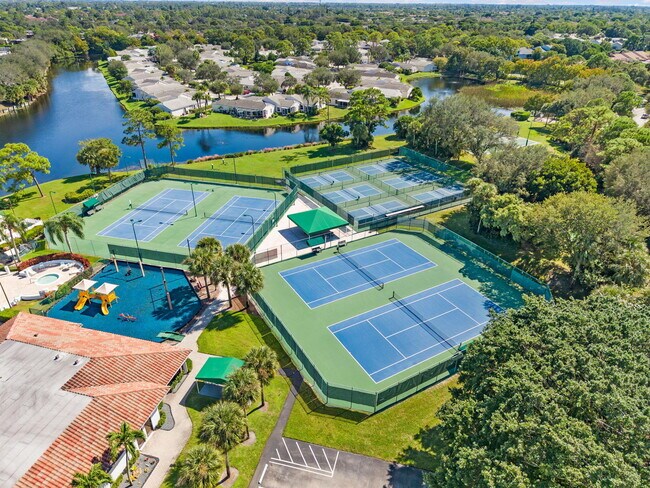 Building Photo - 300 Hammocks Trail