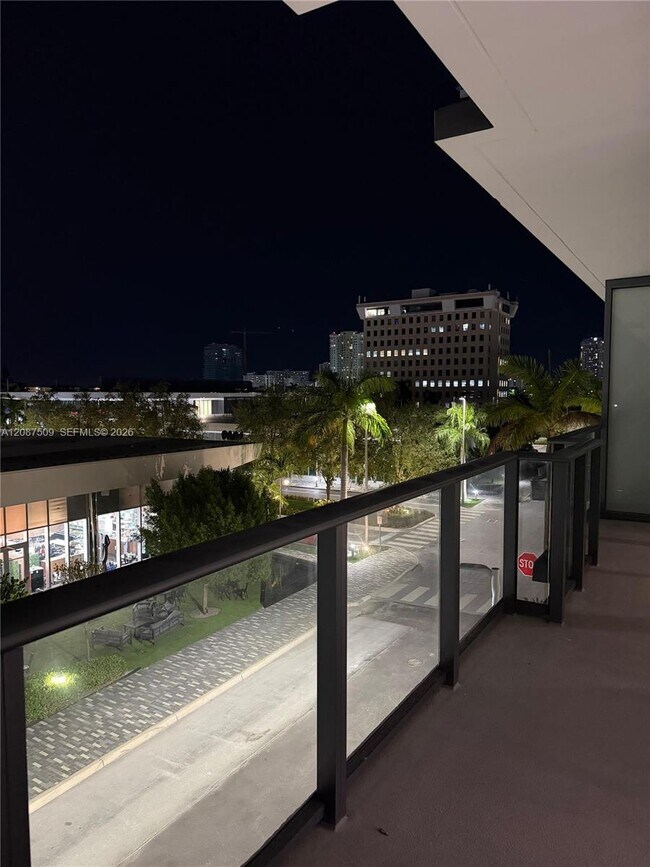 Building Photo - 1170 E Hallandale Beach Blvd