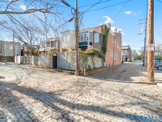 Building Photo - 117 N Vine St