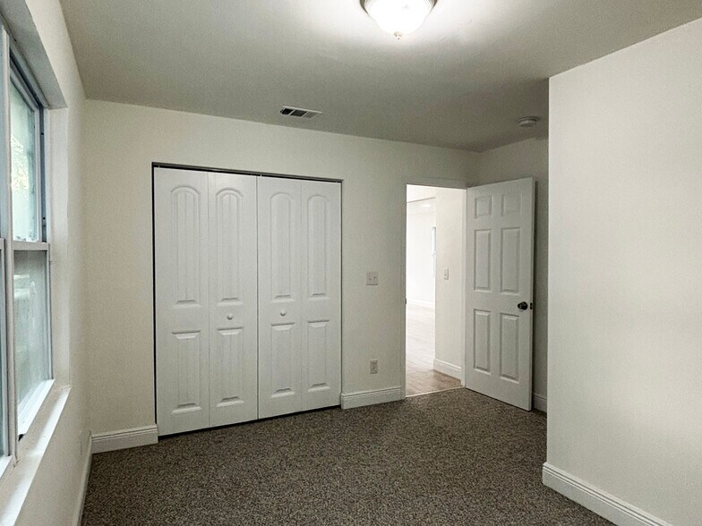 Building Photo - 2325 Westover Dr