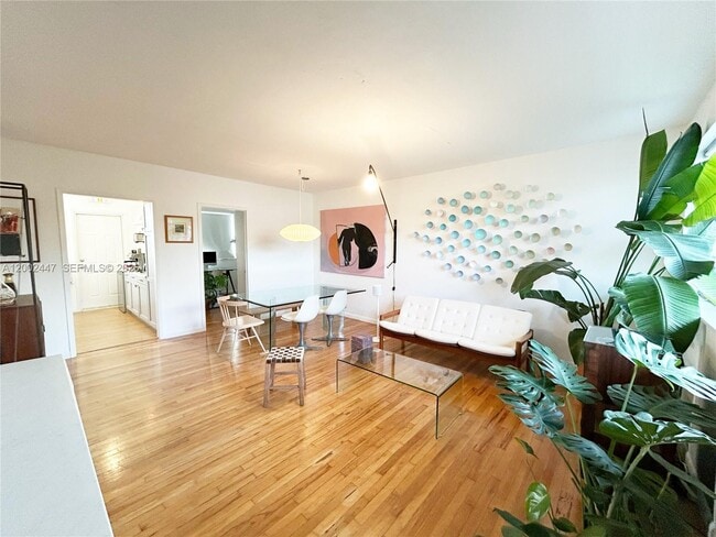 Building Photo - 1255 Marseille Dr