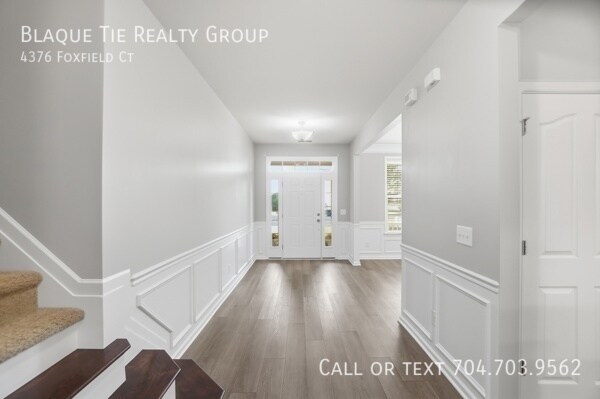 Building Photo - 4376 Foxfield Ct