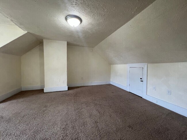 Building Photo - 3 Bedroom Home for Rent