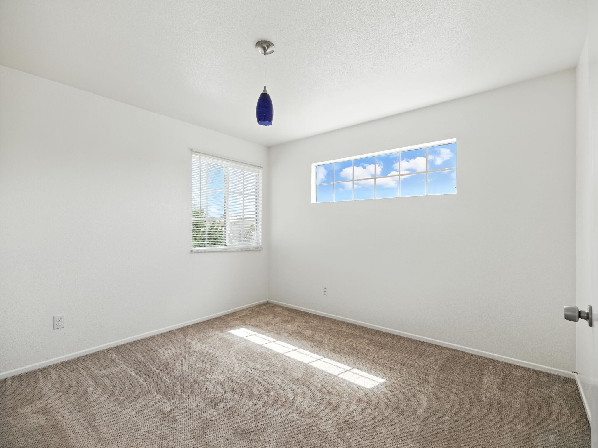 Building Photo - 44131 Sunmist Ct