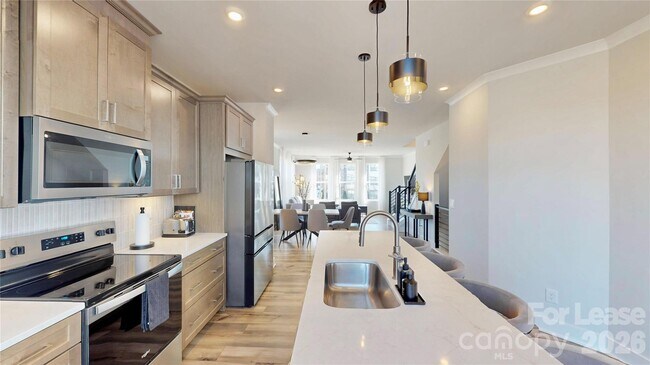 Building Photo - 3606 S Tryon St