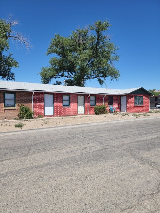 Building Photo - 1001 Walnut Dr