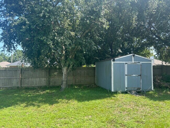 Building Photo - 4007 Lochmoor Dr