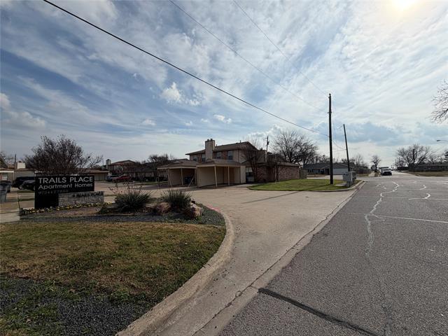 Building Photo - 8 Trails Pl