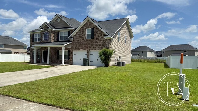 Building Photo - 639 Red Oak Ln