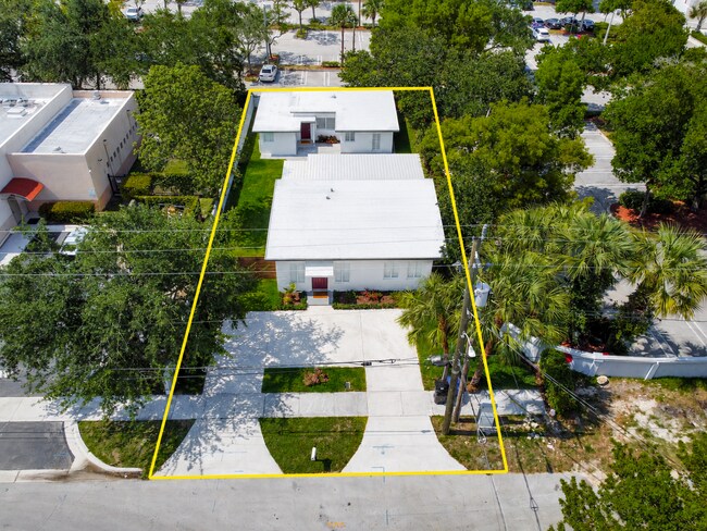 Building Photo - 2055 NE 140th St
